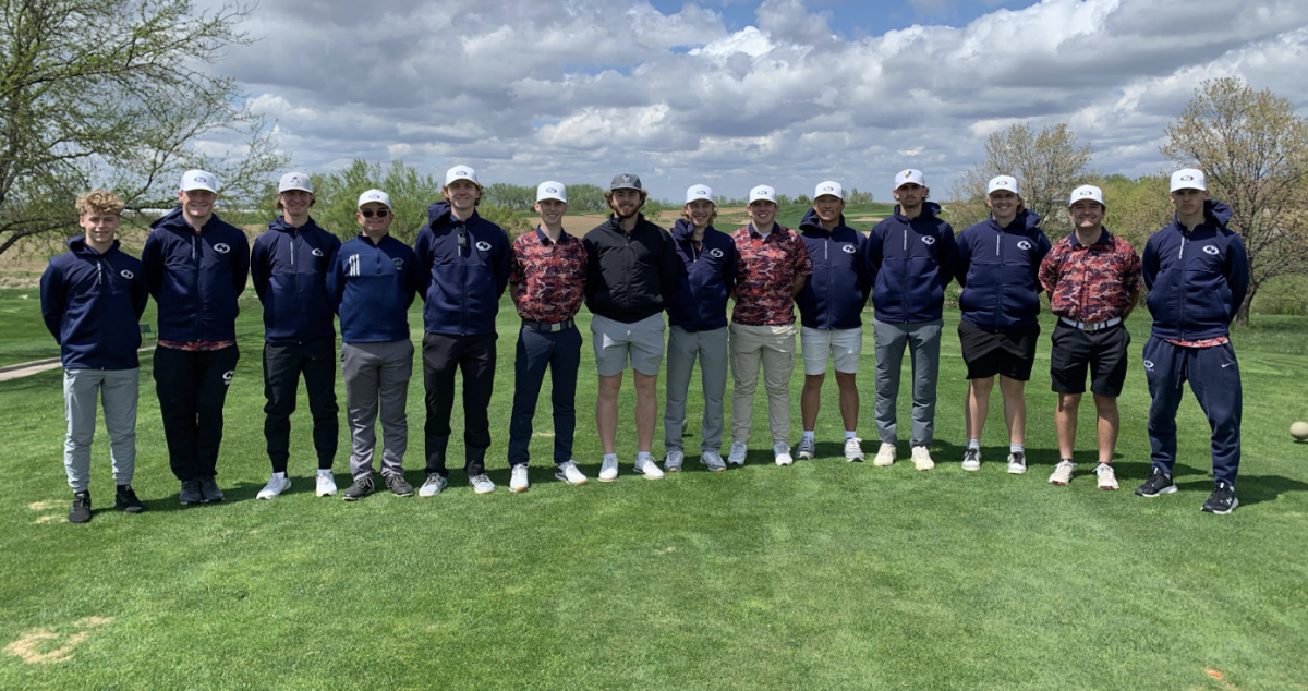 The entire North Star Golf Team poses for a picture after their invite at Highlands concludes. 
